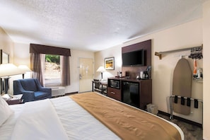 Standard Room, 1 King Bed, Non Smoking | Desk, iron/ironing board, free cribs/infant beds, free rollaway beds