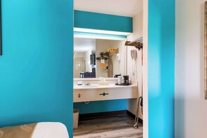 Escritorio, tabla de planchar con plancha y cunas gratuitas 