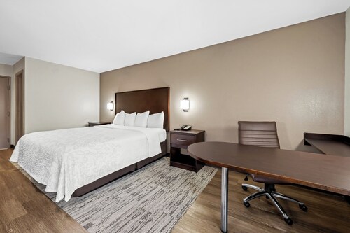 Red Roof Inn PLUS+ Henderson