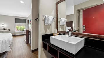 Combined shower/bathtub, hair dryer, towels, soap