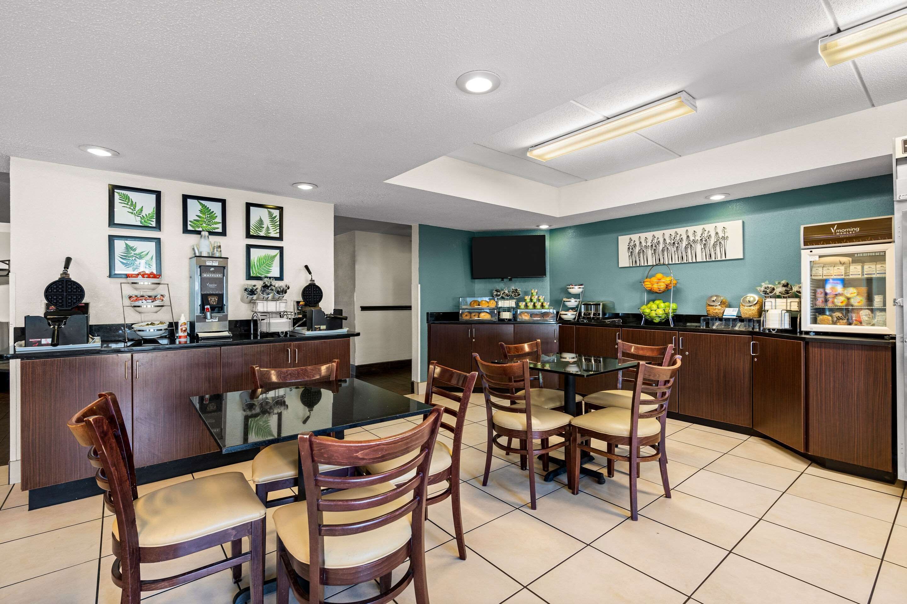 Free daily continental breakfast