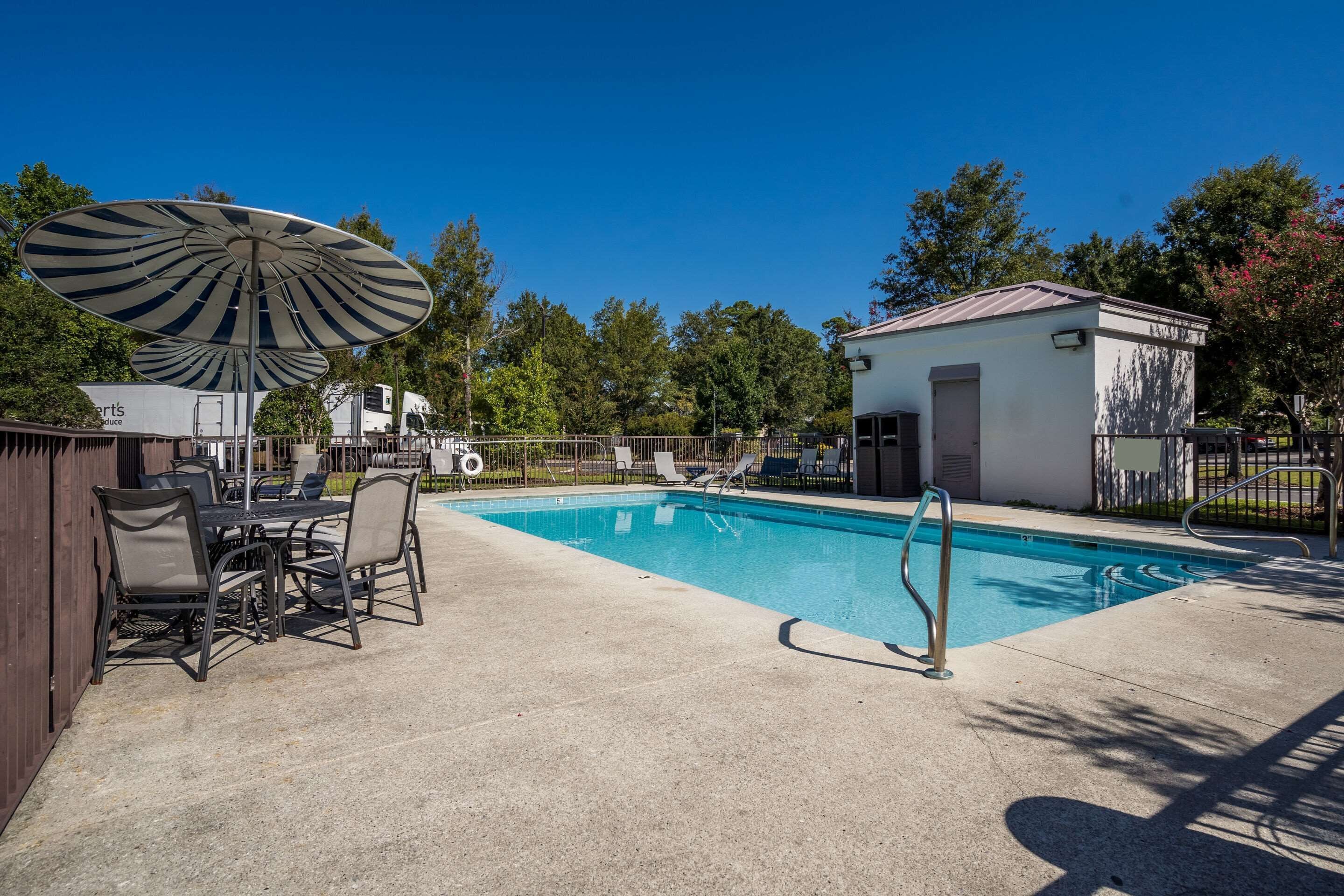 seasonal outdoor pool, open 9:00 am to 10 pm, pool umbrellas