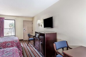 Desk, iron/ironing board, free WiFi, bed sheets - Days Inn by Wyndham Sanford (Sanford)