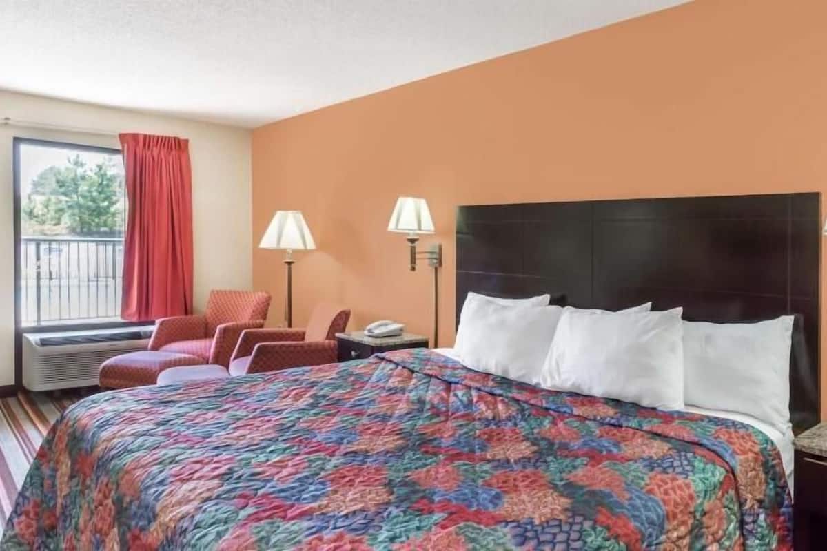 Desk, iron/ironing board, free internet, bed sheets