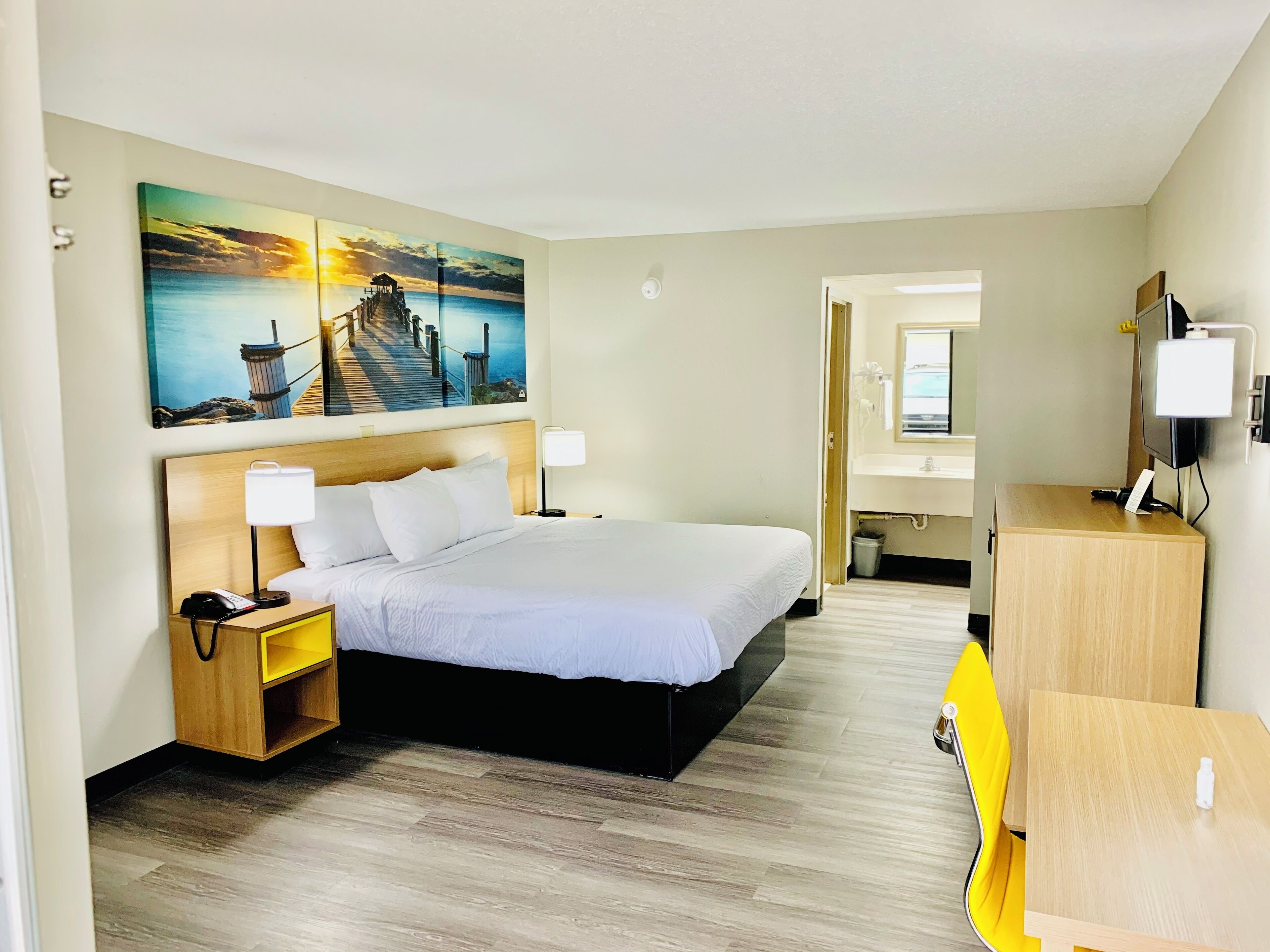 Standard Room, 1 King Bed | Desk, iron/ironing board, free internet, bed sheets