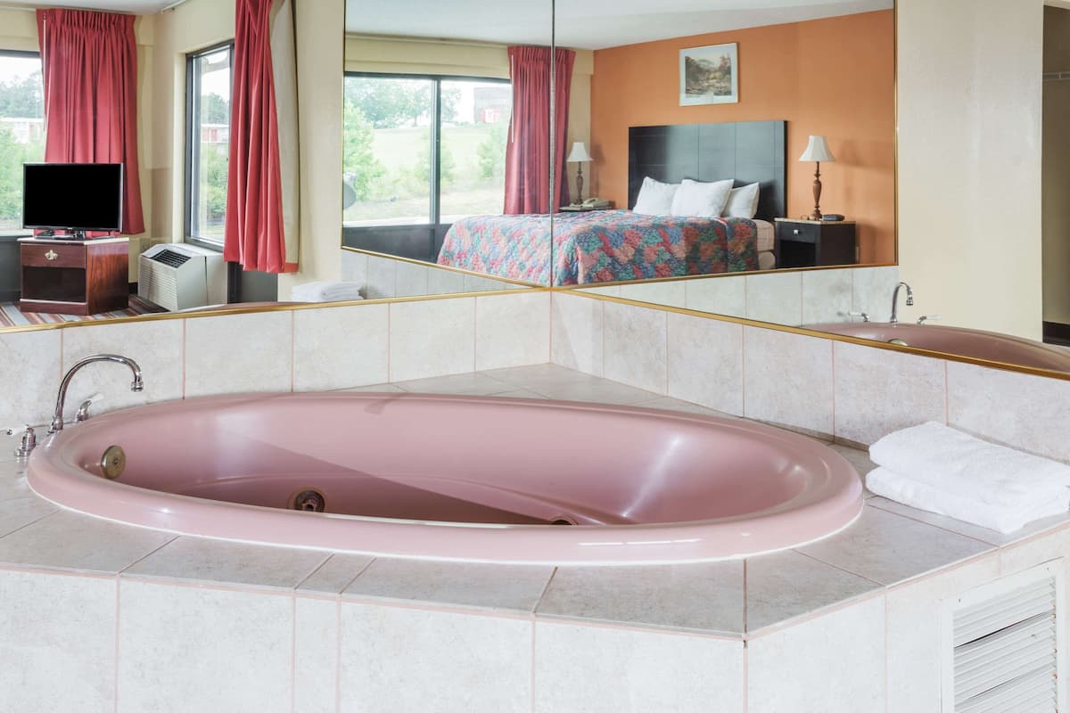 Escrivaninha, ferros/tábuas de passar roupa, Wi-Fi de cortesia