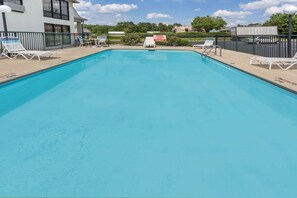 Pool - Days Inn by Wyndham Sanford (Sanford)