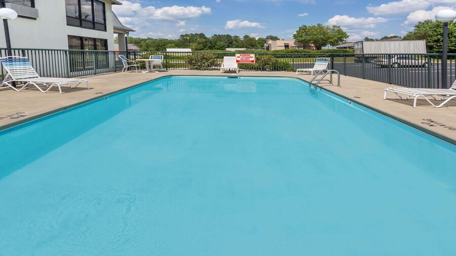 Days Inn by Wyndham Sanford