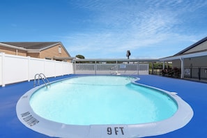 Piscine extérieure en saison