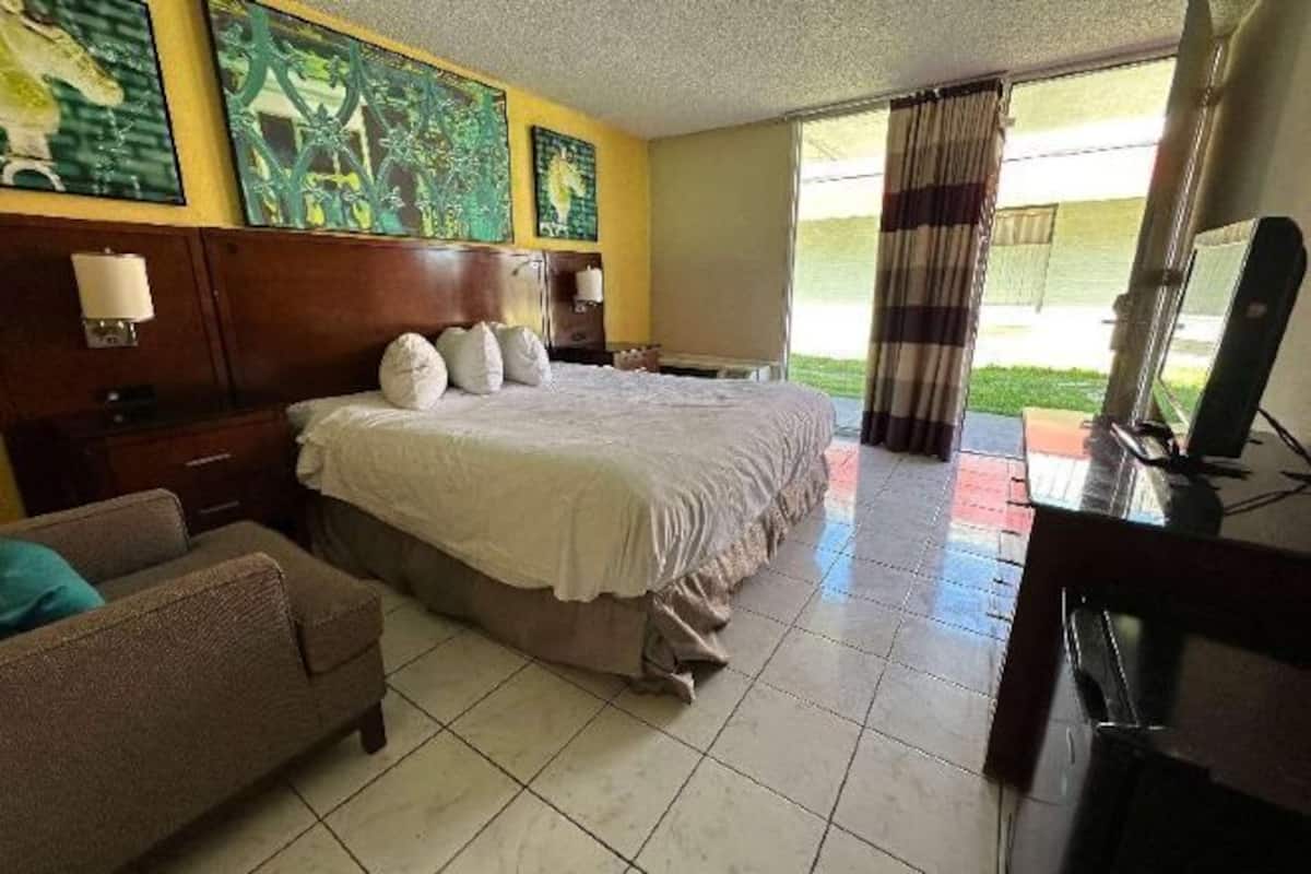 Desk, iron/ironing board, free WiFi, bed sheets