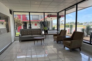 Lobby - Travelodge by Wyndham Lumberton (Lumberton)
