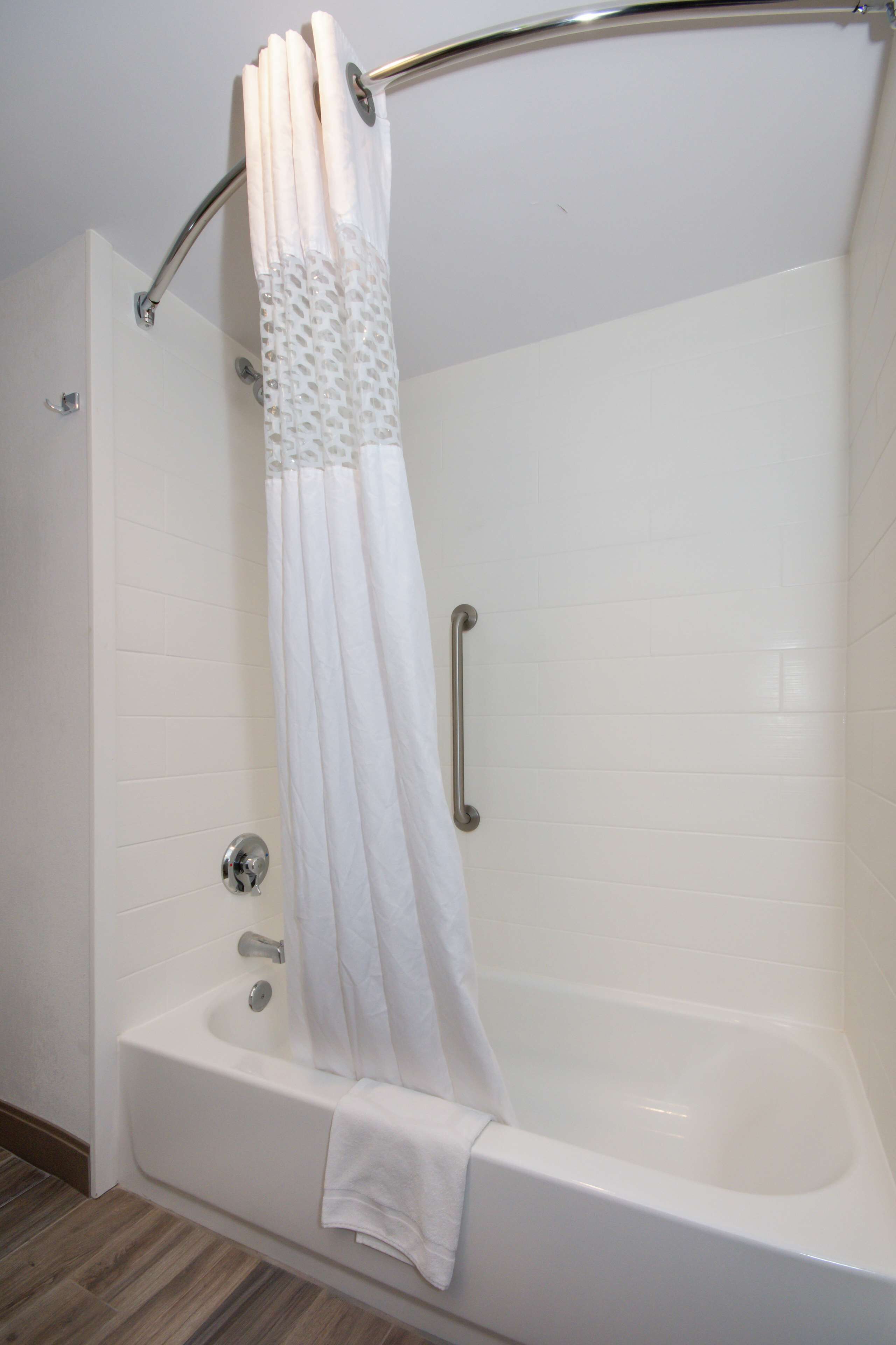 free toiletries, towels