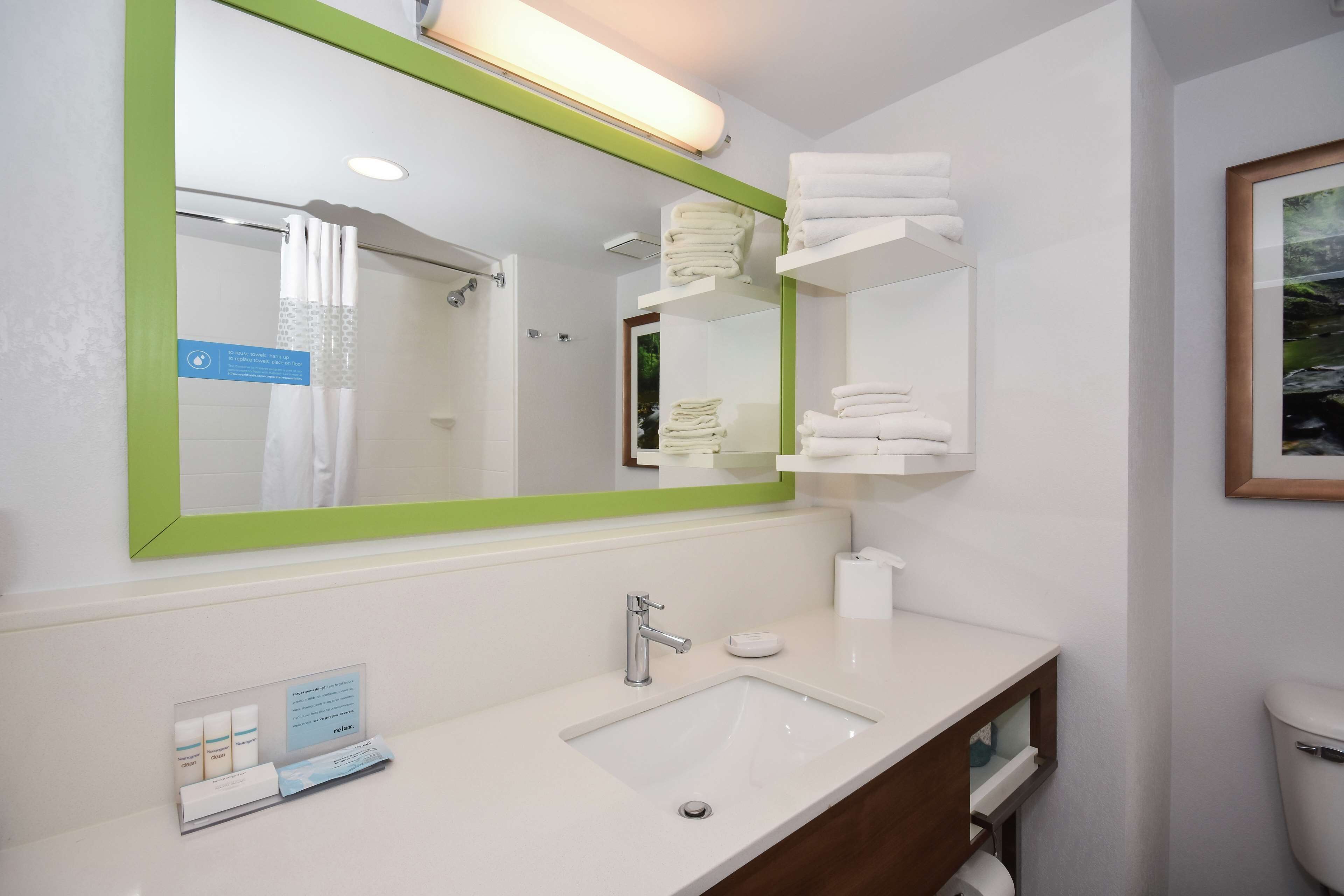 free toiletries, towels