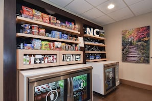Snack bar - Hampton Inn Brevard (Pisgah Forest)