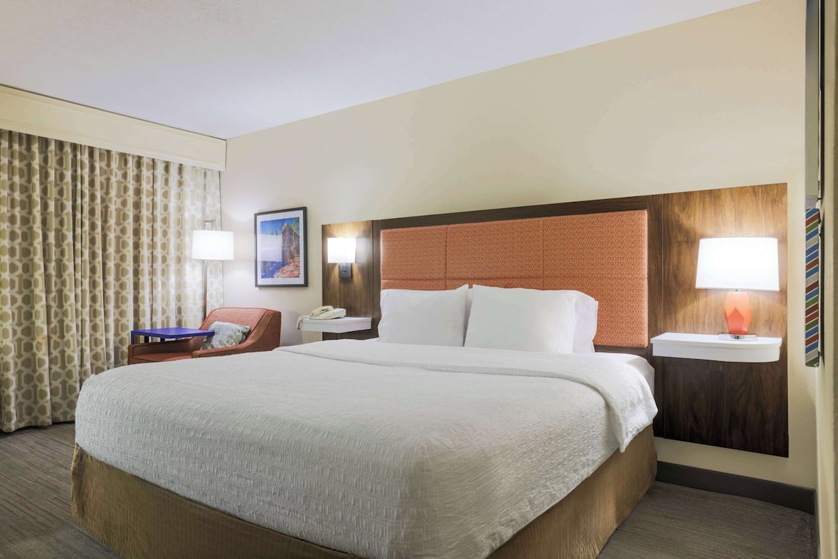 Premium bedding, in-room safe, desk, iron/ironing board