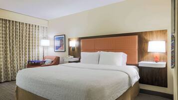 Hochwertige Bettwaren, Zimmersafe, Schreibtisch, Bügeleisen/Bügelbrett