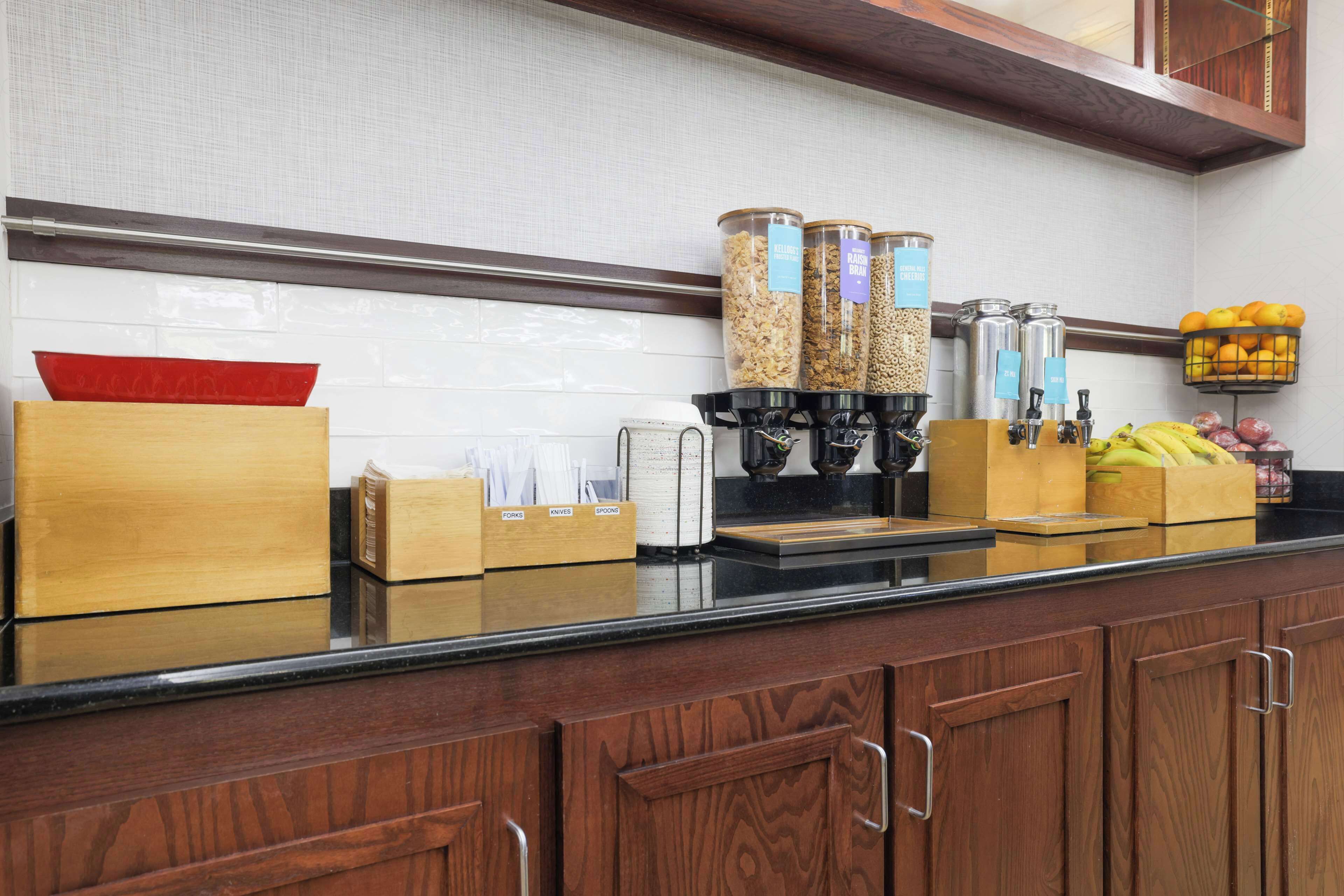 free daily breakfast