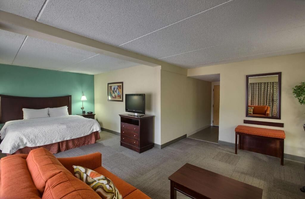 Premium bedding, in-room safe, desk, iron/ironing board