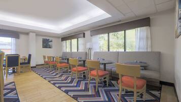 Tägliches inbegriffenes Frühstück