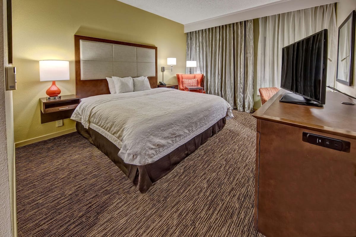 Caja de seguridad en la habitación y escritorio