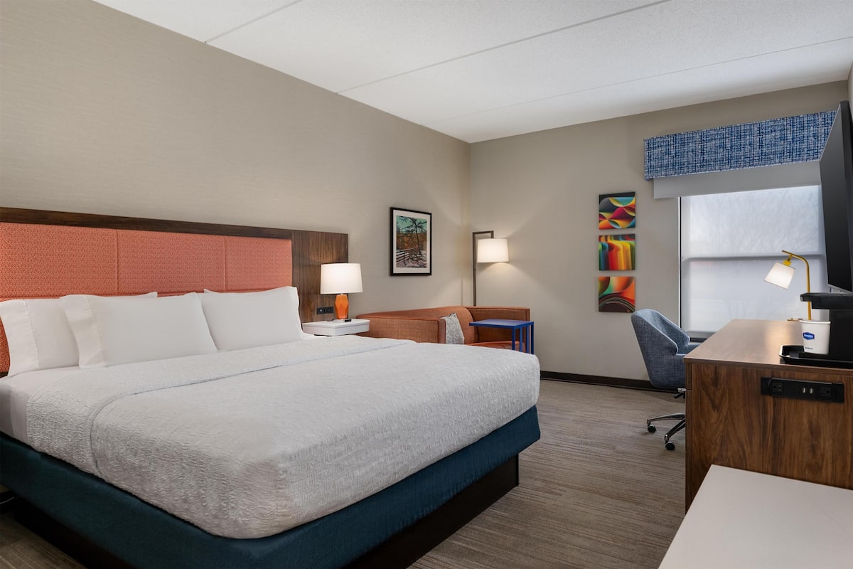 Room | Iron/ironing board, free WiFi, bed sheets, alarm clocks