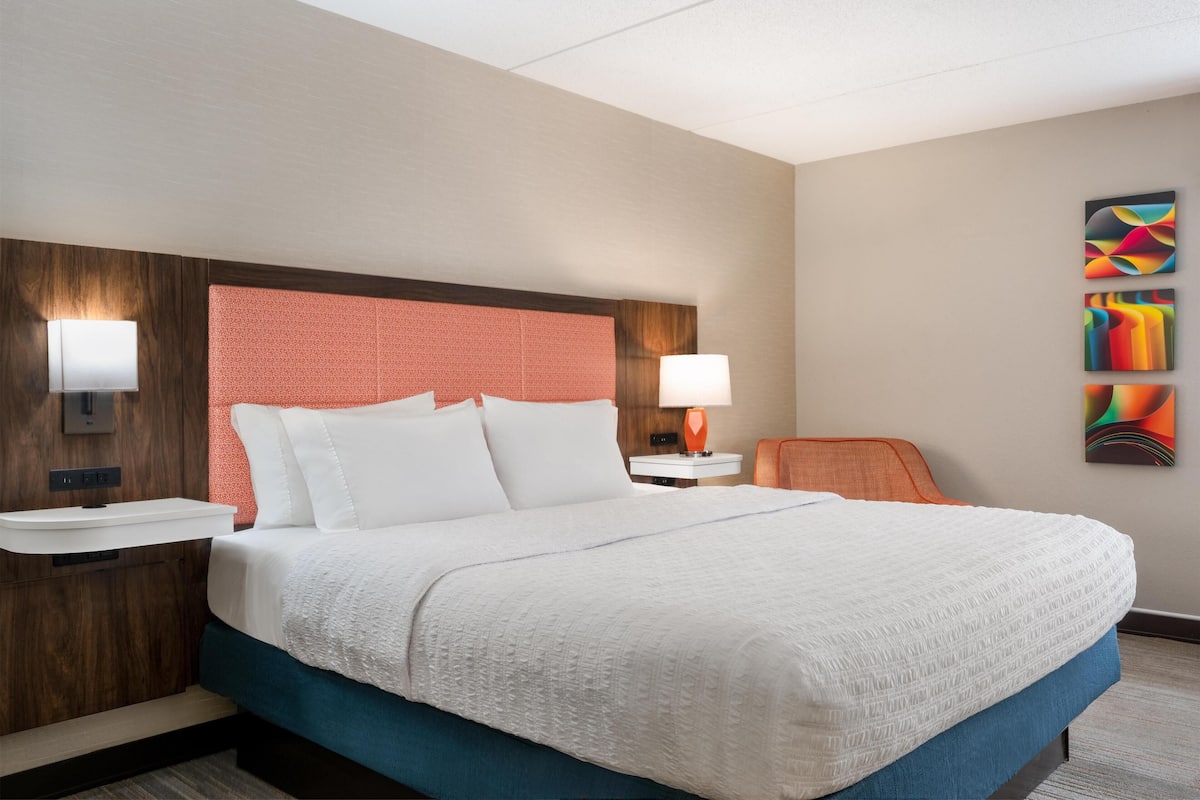 Room | Iron/ironing board, free WiFi, bed sheets, alarm clocks