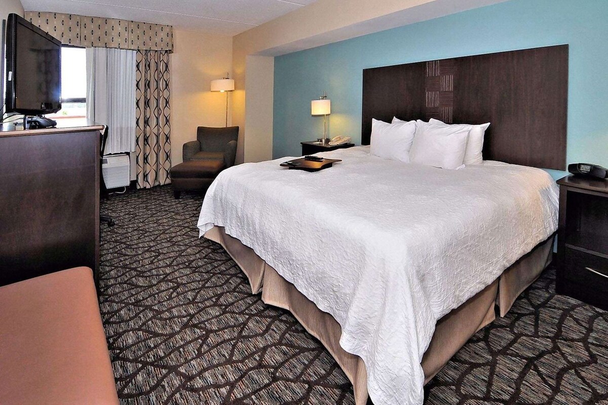 Iron/ironing board, WiFi (free), alarm clocks, bed sheets