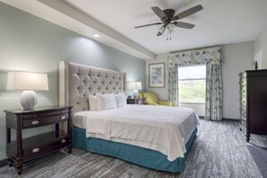 Suite, 1 King Bed with Sofa bed, Non Smoking