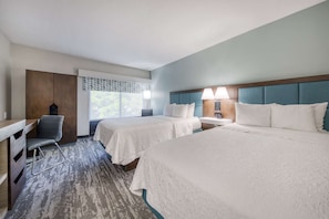 Chambre, 2 lits doubles, non-fumeur, réfrigérateur | Literie de qualité, rideaux d’obscurcissement, fer et planche à repasser