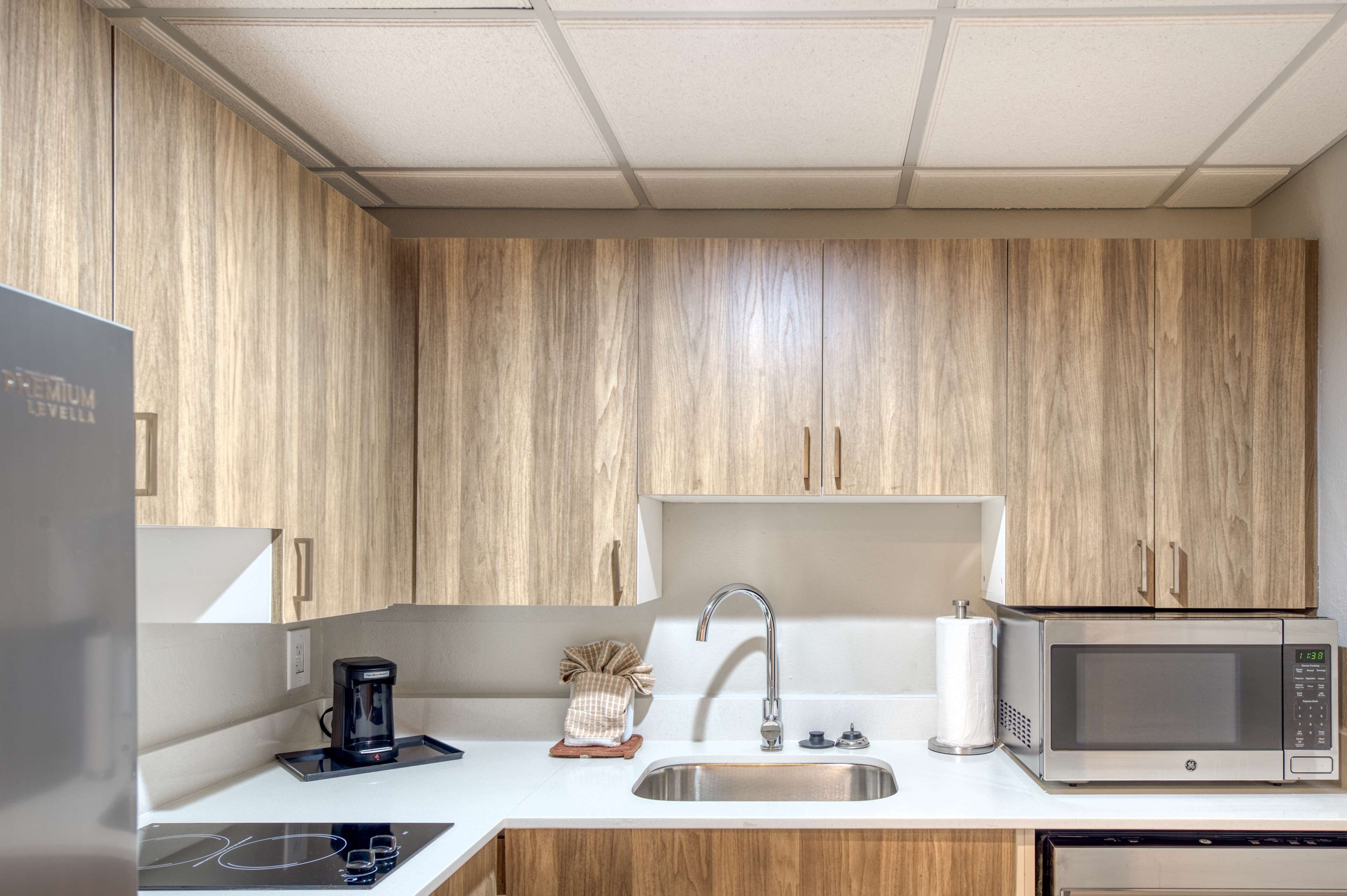 suite, 1 king bed, accessible, bathtub | private kitchen | dishwasher, coffee/tea maker, cookware/dishes/utensils