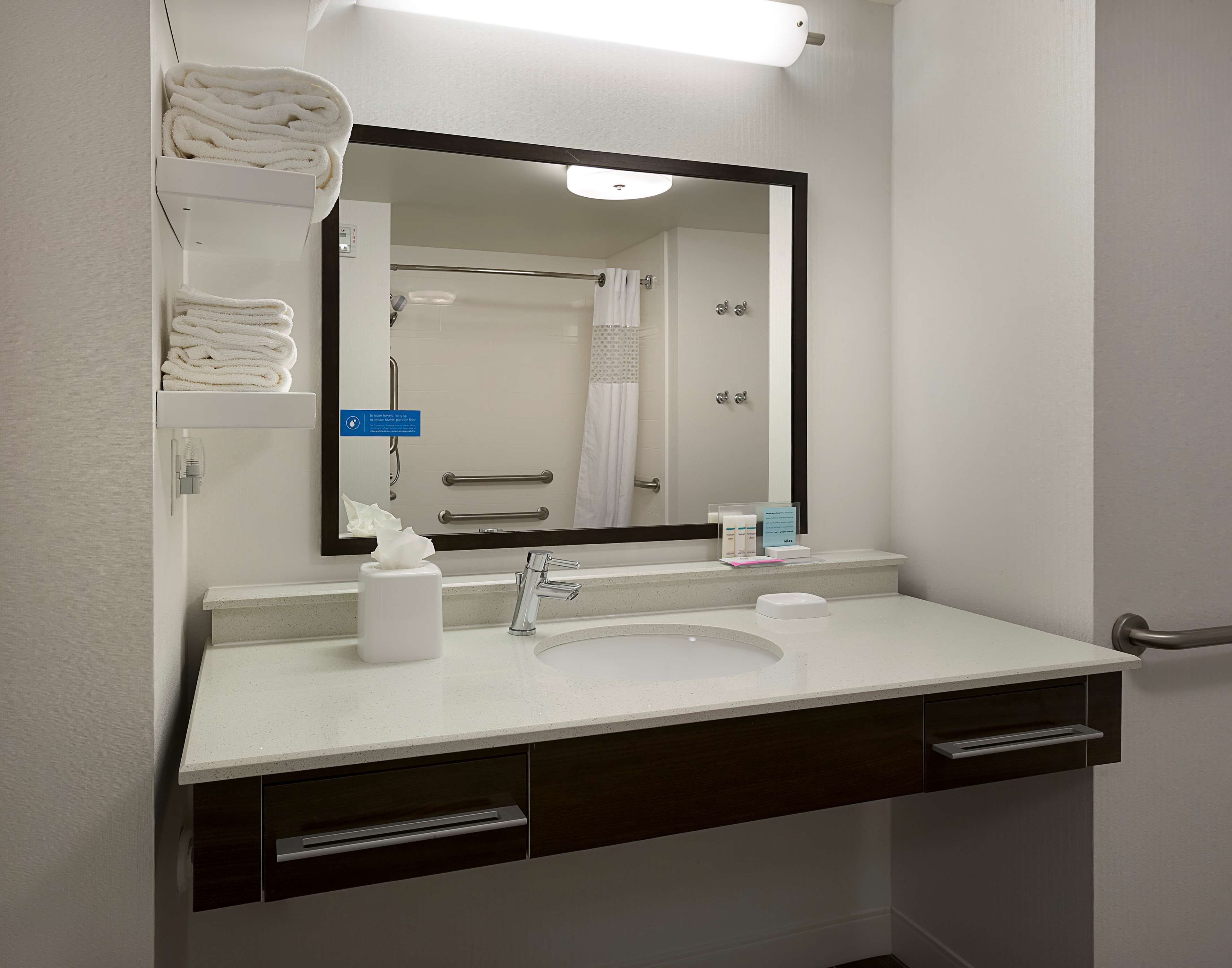 room, 1 king bed, accessible, bathtub (mobility & hearing) | bathroom | combined shower/bathtub, free toiletries, hair dryer, towels