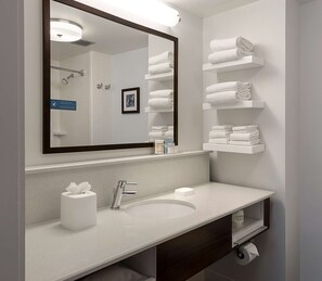 Room, 1 Queen Bed, Non Smoking | Bathroom | Combined shower/bathtub, free toiletries, hair dryer, towels - Hampton Inn & Suites Charlotte/Pineville (Pineville)