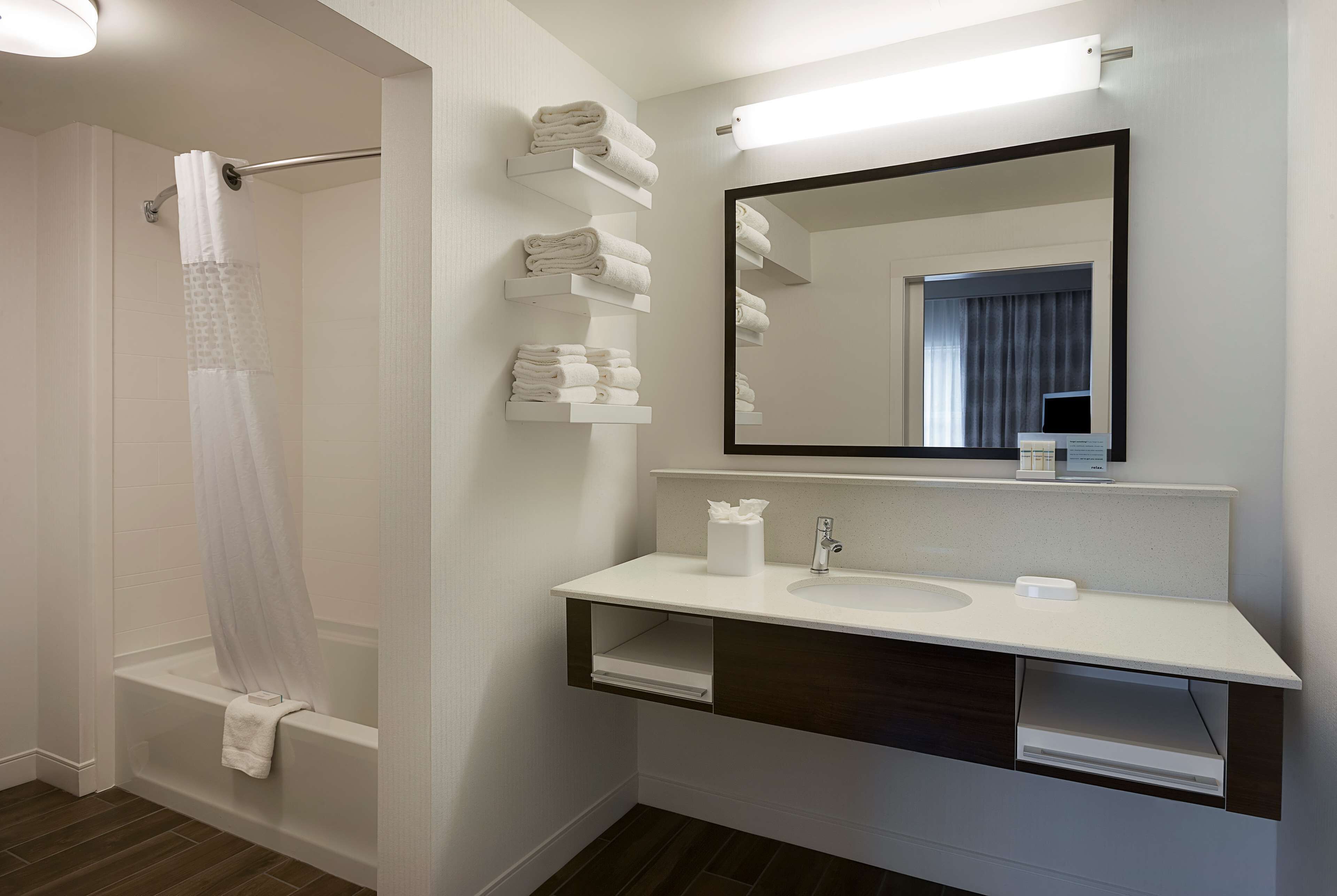 combined shower/bathtub, free toiletries, hair dryer, towels