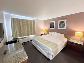 Room, 1 King Bed | Desk, free WiFi, bed sheets