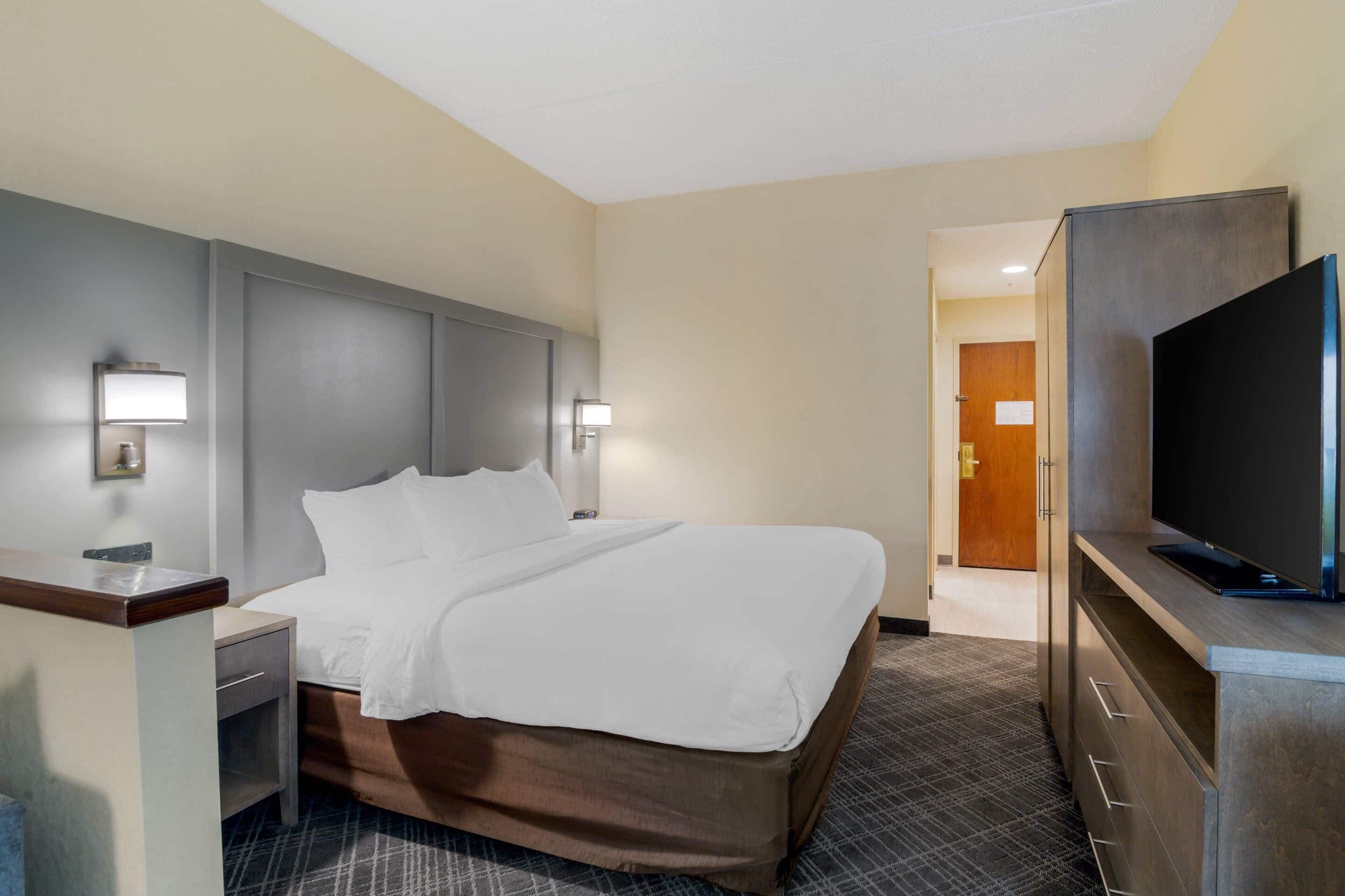 desk, laptop workspace, iron/ironing board, free cots/infant beds