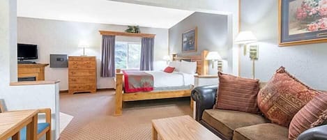 Tallelokero huoneessa, työpöytä, silitysrauta/-lauta