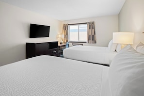 Down duvets, in-room safe, desk, laptop workspace