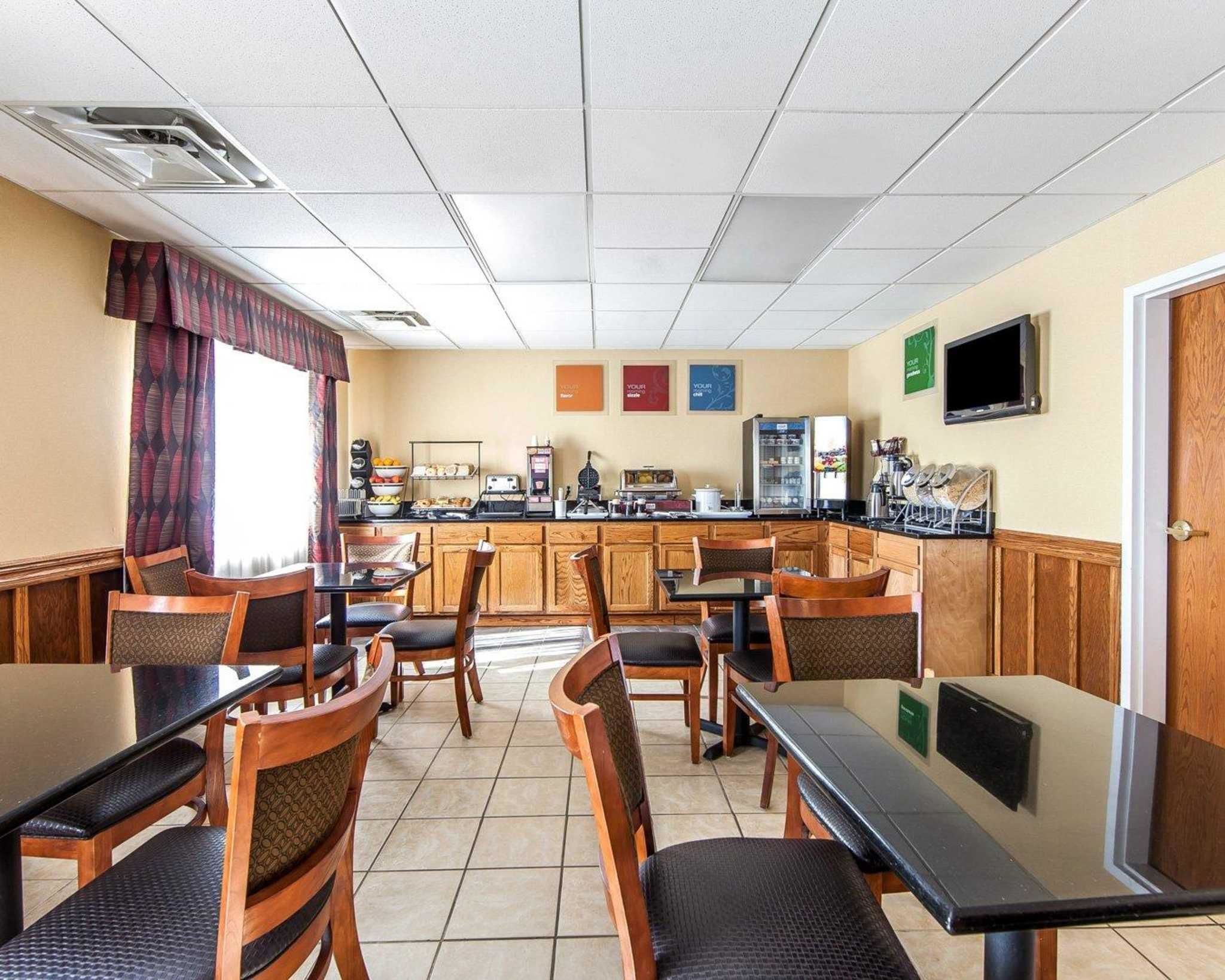 free buffet breakfast