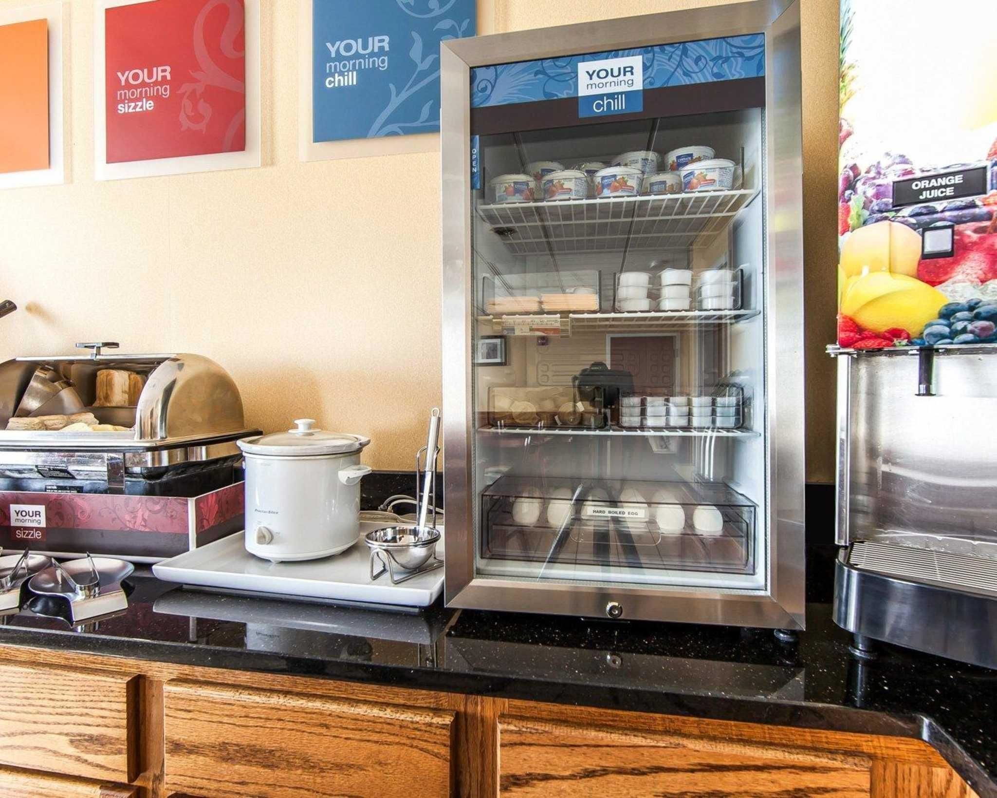 free buffet breakfast