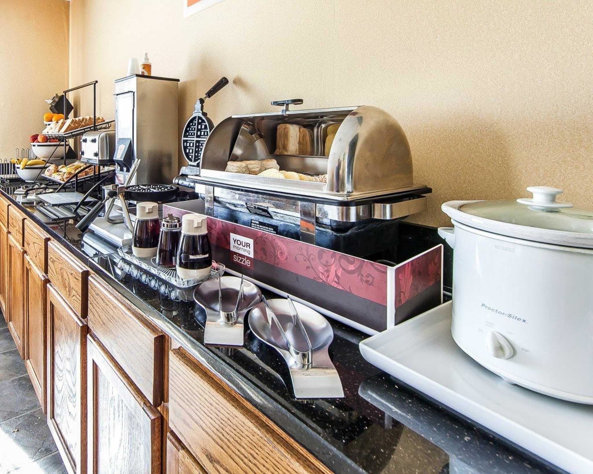 free buffet breakfast