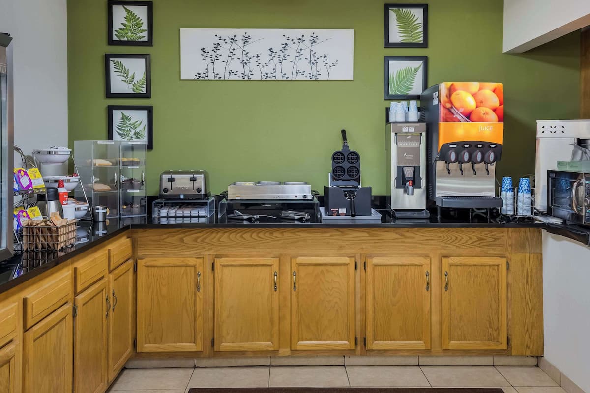 free daily continental breakfast