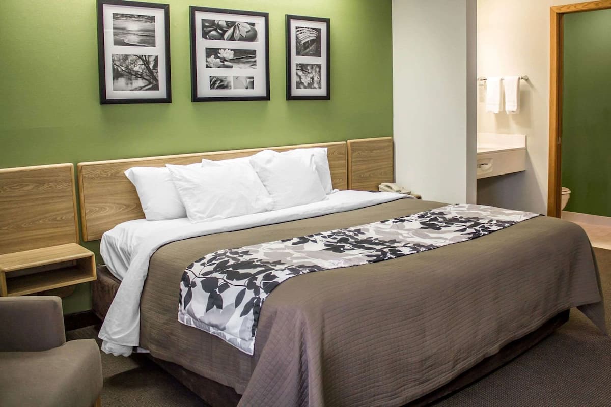 In-room safe, desk, laptop workspace, blackout drapes