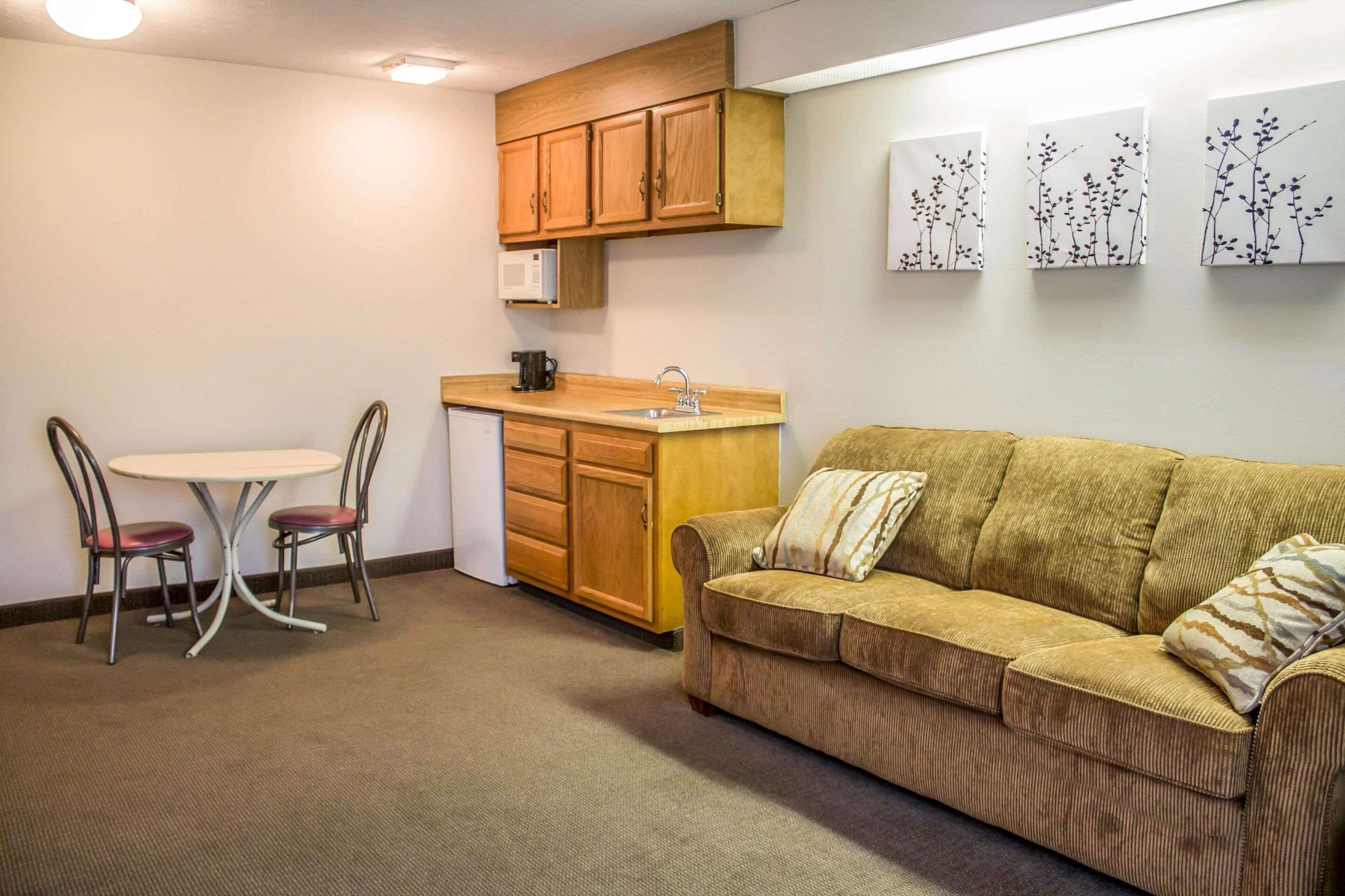 in-room safe, desk, laptop workspace, blackout curtains