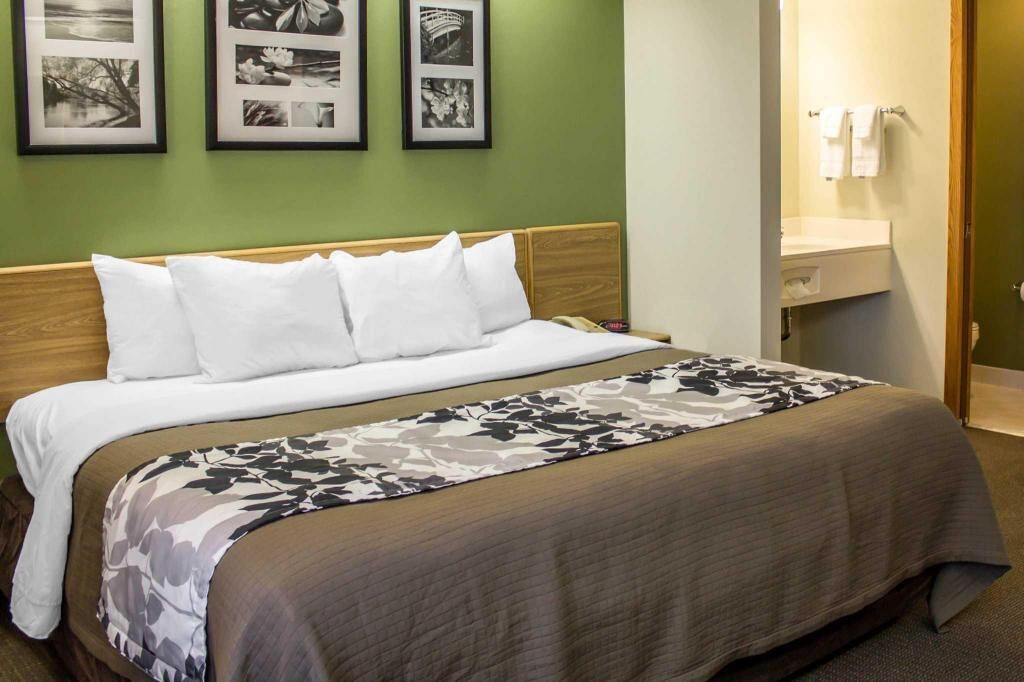 In-room safe, desk, laptop workspace, blackout drapes