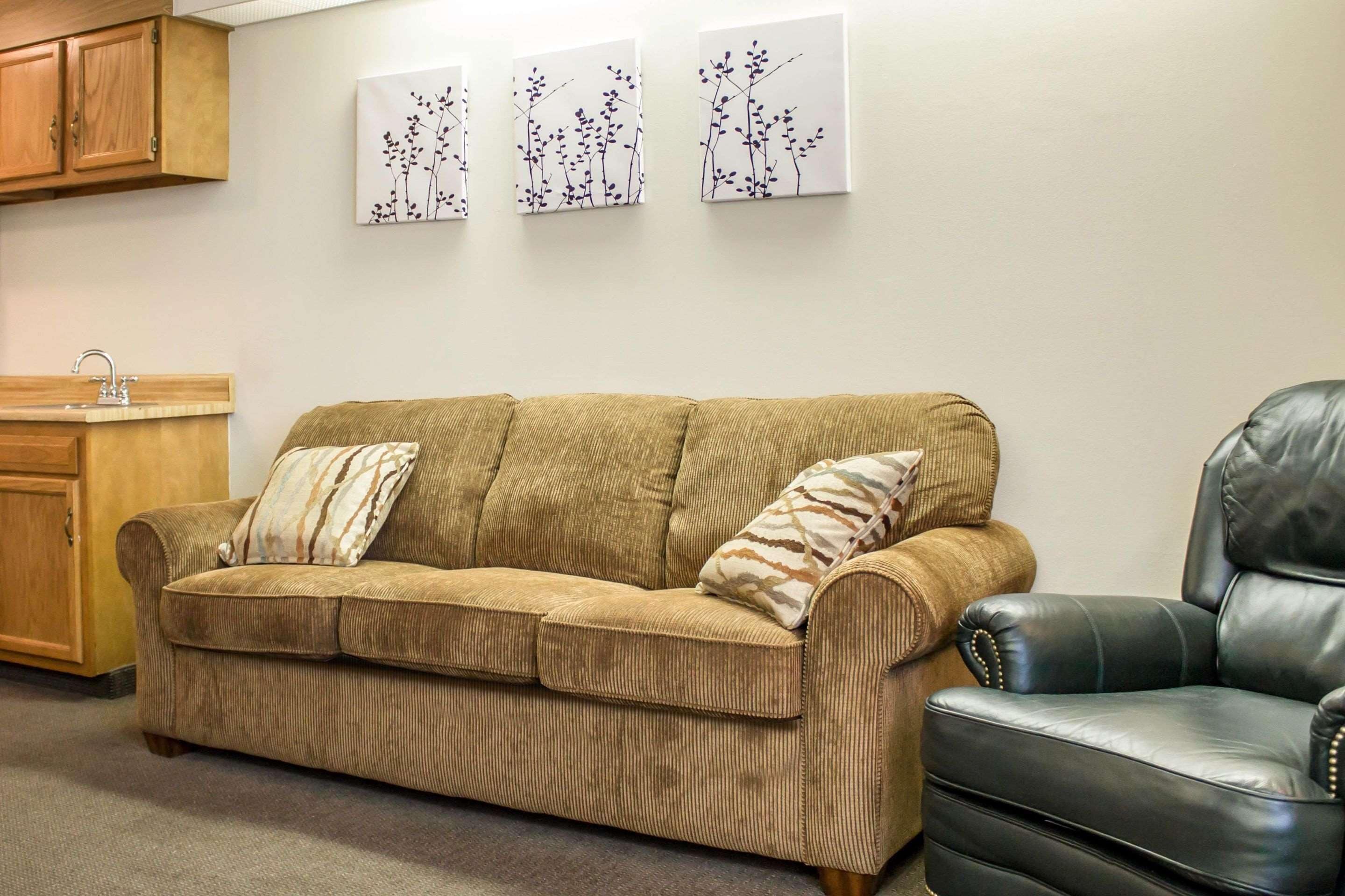 in-room safe, desk, laptop workspace, blackout curtains