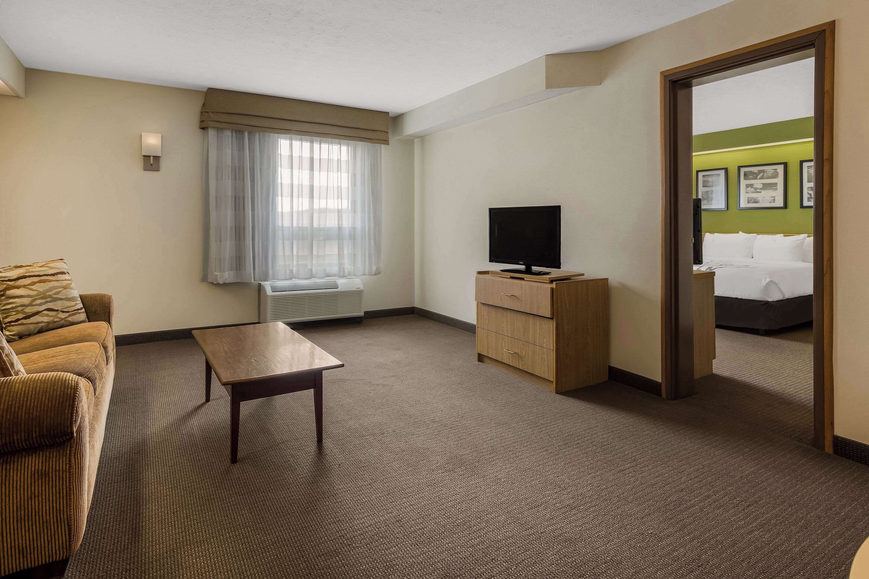 in-room safe, desk, laptop workspace, blackout curtains