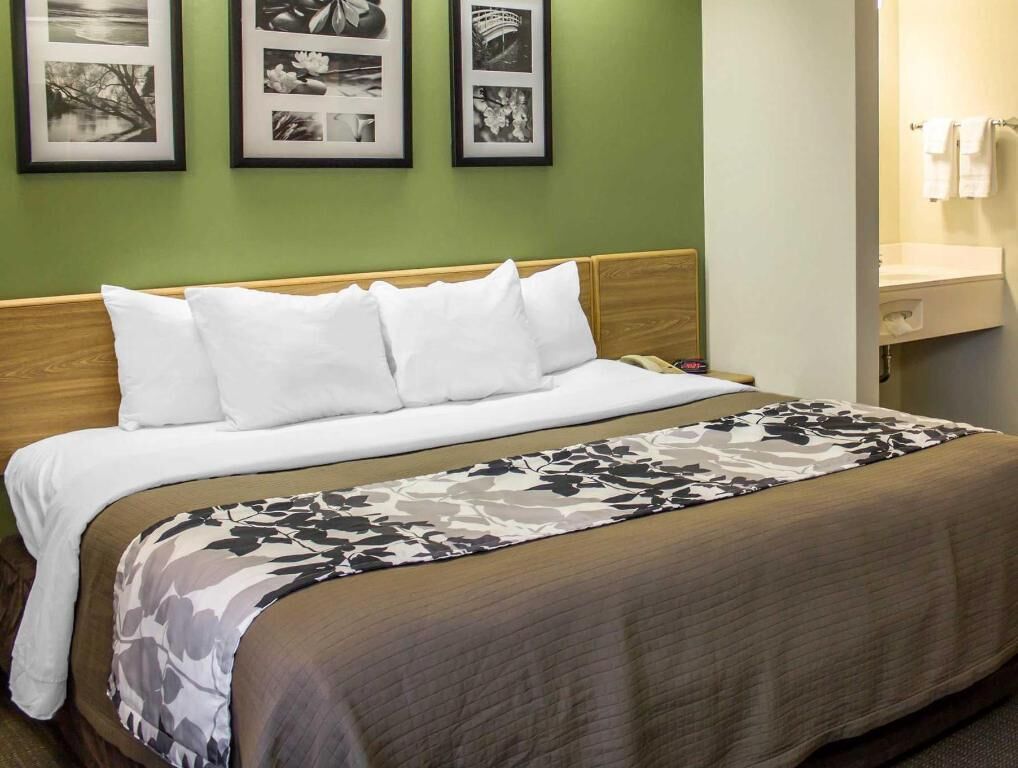 In-room safe, desk, laptop workspace, blackout drapes