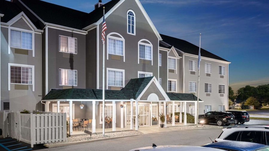 Country Inn & Suites by Radisson, Toledo, OH