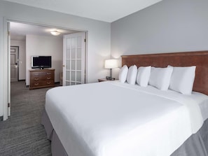 Suite, 1 chambre, non-fumeurs | Literie hypoallergénique, bureau, rideaux occultants