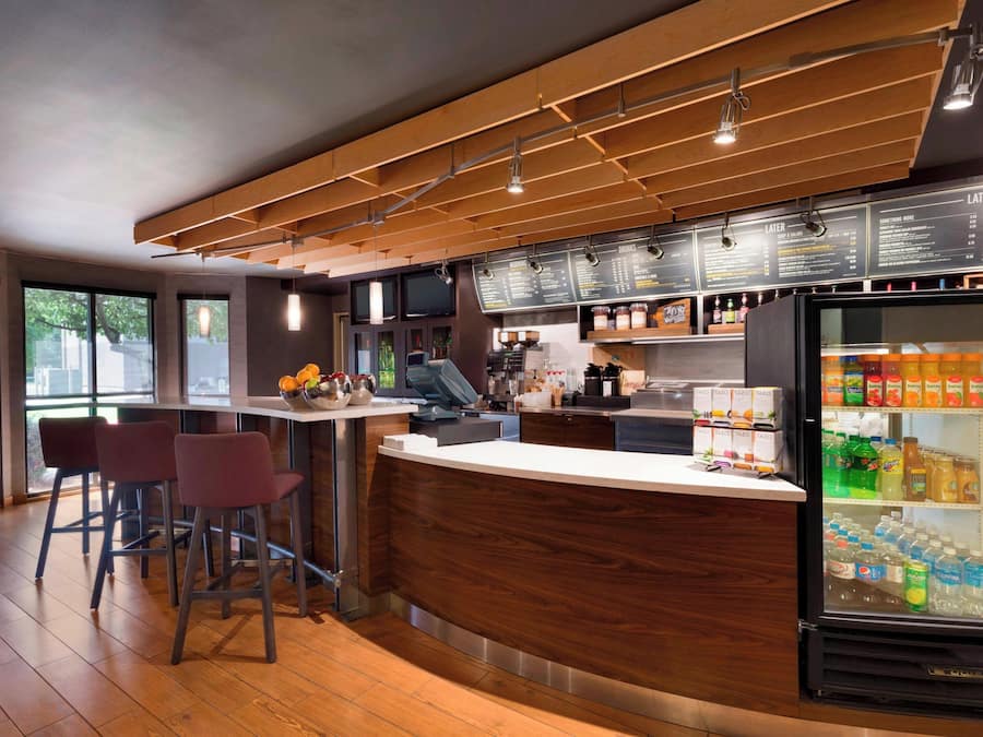 Aamiainen ja illallinen